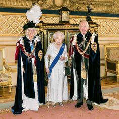 queen elizabeth, prince albert and the duke of edinburgh pose for a photo in their stately regal robes