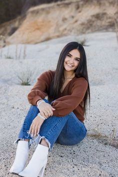 Fall senior pictures at Folsom Lake, Ca. Jeans and cute sweater with boots. Senior Pictures Outfits Jeans