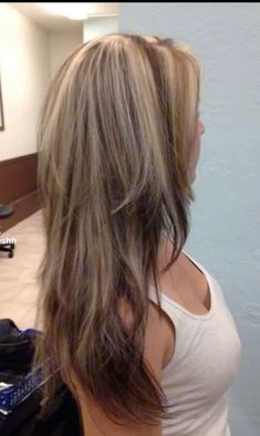 Hair W Layers, Y2k Blonde Hair, 2000s Hair Color, 2000s Layered Hair, Brown Hair With Blonde Lowlights, Blonde Dyed Hair, Blended Layers, Chunky Layers, Hair Stules