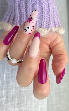 Looking for some flower nail designs? Check out this list of 35+ simple and cute flower nails! Perfect for gel, acrylic, and natural nails. From beautiful French tips to vibrant pink, white, blue, yellow, and green hues, these floral nail designs will add a touch of beauty to your fingertips. Plus: spring nails, summer nails.  (📷 evamal_nails IG) Cute Flower Nails, Nails Summer Nails, Floral Nail, Dotting Tool, Flower Nail, Nails Summer