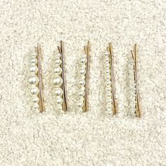 Brand Purchased At Local Boutique Not Madewell!!!!! Description Set Of 4 Pearl Barrette Hair Clips. All 4 Hair Clips Have Different Size Pearls. Condition Never Worn (Except For Photos), No Flaws, & In Excellent Condition! Donating Or Keeping By August 3, 2024 Pearl Barrette, Madewell Accessories, Local Boutique, Hair Barrettes, Madewell, Hair Clips, Hair Accessories, Product Description, White Gold