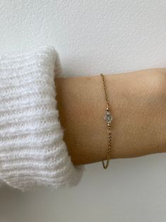 Aquamarine Bracelet. Minimalist Bracelet. March Birthstone Bracelet. Gold, Rose Gold, Silver Chain. - Etsy Cyprus Aquamarine Bracelet, Bracelet Minimalist, Birthstone Bracelet, March Birthstone, Birthstone Bracelets, Minimalist Bracelet, Wire Bracelet, Dream Jewelry, March Birth Stone