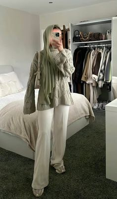 Cute Fall Hijabi Outfits, Modest Fashion Autumn, Hijabi Girl Winter Outfit, Winter Eid Outfits, Modest Sets Hijab, Eid Outfits Ideas Hijabi, Modest City Outfits, Modest Hijabi Winter Outfits, Thanksgiving Outfit Modest