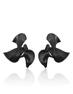 Designed to resemble iris flowers, these LADA LEGINA's 3D Printed earrings will easily add detail to any ensemble. The self-closing ear studs are suitable for pierced ears and are similar to the clip-on earring stylesMaterial: 3D Printed in Nylon3D Printed in the USA 3d Printing Accessories, 3d Printed Accessories, 3d Printed Fashion, 3d Printing Earrings, 3d Printing Jewelry, 3d Print Jewellery, 3d Print Earrings, Earrings 3d Print, 3d Printed Earrings Design