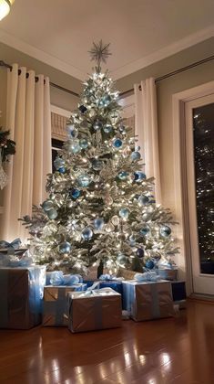 #Christmas Decoration Ideas# Unique Christmas Trees Themes, Christmas Tree Decoration Ideas, Tree Decoration Ideas, Blue Christmas Tree, Cool Christmas Trees