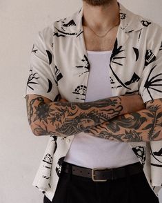 Mens Open Shirt Outfit, Open Shirt Men Outfit, Cuban Shirt Outfit Men, Tattoo Hand Men, Tattoos On Men, Pattern Shirt Outfit, Cuban Shirt, House Wear, Open Collar Shirt