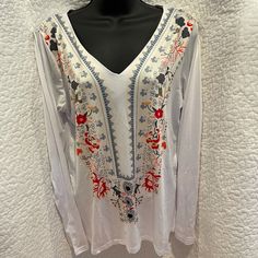 Really Cute White Blouse With Screen Printed Design. Made By Airy Cloth Nwot Sz. Juniors L Stretch Long Sleeve Tops For Vacation, Flowy Floral Print Tunic Top, Casual Printed Tunic Top, Casual Floral Print Tunic Top, White Printed Tunic Top, White Printed Tunic Blouse, Printed Flowy V-neck Tops, White Floral Print Tunic Top, Flowy Vacation Tops With Floral Embroidery