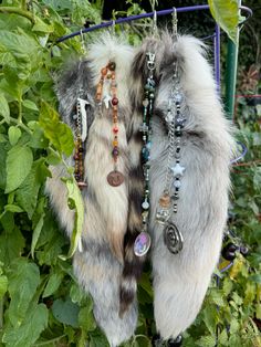 beaded tails by wolfboygiirl (insta) WolfBoyGirl (etsy) #therian #therianthropy Therian Gear Diy, Therian Jewelry, Therian Tail Tutorial, Therian Tail Ideas, Therian Accessories, Therian Names, Therian Necklace, Therian Mask Accessories, Therian Yarn Tail Tutorial