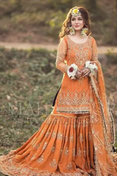 Mayun Dress Ideas, Pakistani Mehndi Dress For Bride, Mehndi Clothes, Gharara Designs