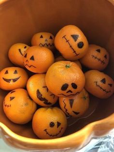 Summerween Party, Pelottava Halloween, Summer Halloween, Dekorasi Halloween, Dulces Halloween, Fun Halloween Treats, Healthy Halloween Snacks, Fun Halloween Food