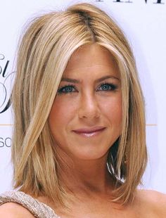 Jennifer Aniston medium bob with blonde highlights Jennifer Aniston Hair, Lob Hairstyle, Celebrity Hairstyles, Great Hair, Jennifer Aniston, Hair Dos, Bobs Haircuts, Hair Day