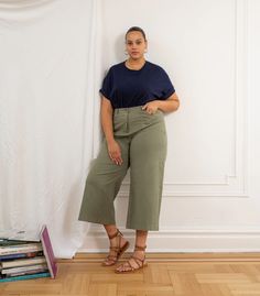 Sage Simone Jeans – Loup Plus Size Androgynous Fashion, Wide Leg Outfit, Hot Weather Outfits, Olive Green Pants, Business Casual Work, Androgynous Fashion, Mid Size, Crop Pants, Styling Ideas