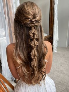 Half up, boho style with a bubble braid. Bride Bubble Braid, Bubble Braids Prom, Half Up Half Down Hair Boho, Boho Style Hairstyles, Bubble Hairstyle Half Up, Half Up Half Down Hair Braid, Boho Half Up Half Down Hairstyles, Prom Braid Hairstyles, Half Up Braids