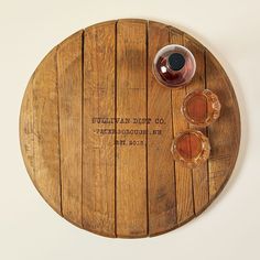 there is a wooden plate with two glasses on it