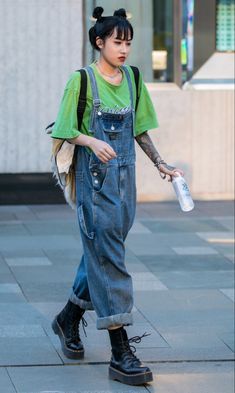 Street Artist Outfit, Baggy Pants Aesthetic Outfit, Edgy Quirky Style, Artsy Overalls Outfit, The Front Bottoms Concert Outfit, Cute Summer Overall Outfits, Alt Overalls, Japan Street Style 90s, Funky Wedding Guest Outfit