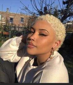 Platinum Blonde Short Hair Black Women, Blonde Shaved Hair, Platinum Blonde Twa, Short Platinum Blonde Hair Black Women, Short 4b Hair, Blonde Twa, Short Platinum Blonde Hair, Short Hair Designs