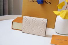 Small and exquisite but extremely practical, this colorful envelope coin purse is the perfect companion for the modern woman’s urban life. Its compact size fits easily in a bag or even a pocket. Size: 11×8×2.5cm Louis Vuitton Yayoi Kusama, White Louis Vuitton, Louis Vuitton Capucines, Large Cosmetic Bag, Lv Purse, Medium Handbags, Lv Belt, Lv Handbags, Lv Wallet