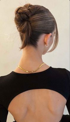 Chic Wedding Updo, Sleek Bridesmaid Hair Updo, Sleek Prom Hair Updo, Modern Wedding Updo, Elegant Hairstyles Bun, Wedding Up Do Sleek, Simple Elegant Updo, Fancy Slick Back Hairstyles, Bridal Slick Back Bun