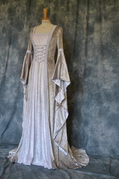 Medieval/Elvish/Pagan/Handfasting/Larp/ Custom Made Dress. $219.00, via Etsy. Midevil Dress, Handfasting Dress, Medieval Wedding Dress, Edmund Pevensie, Medieval Gown, Medieval Wedding, Old Dresses, Fantasy Gowns, Medieval Dress