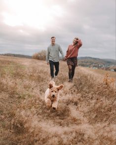 Christmas Photo Couple And Dog, Dog In Family Pictures, New Puppy Couple Pictures, Fall Couple Shoot With Dog, Fall Family Photo With Dog, Fall Pictures With Dog Photo Ideas, Family Photo With Dogs Ideas, Fall Picture With Dog