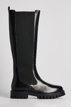 These boots are knee high and glossy and feature a rounded toe and a straight slim fit. They have wide elastic sides and a chunky rubber sole. Measurements in size EU 39: Sole height: 3.5 cm / 1.38 in. Shaft height: 40.5 cm / 15.94 in. Shaft circumference around the calf: 36.1 cm / 14.21 in. Fall Italy Outfits, Elastic Boots, Chic Boots, Italy Outfits, Outfits For Women, Future Fashion, Look Here, Cozy Sweaters, Women Empowerment