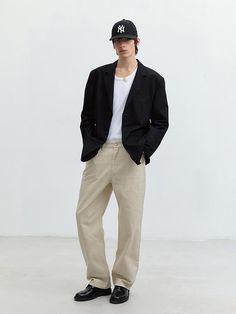 This is a refined and comfortable linen jacket that is made out of high quality cotton and linen blend fabric. With design detail of out pocket detail and inner llining with stretch, it gives a casual and clean mood.- Light weight and high air permeability- Stretch of lining fabric- Out pocket detail Classic Relaxed Fit Blazer With Pockets, Modern Linen Blazer With Pockets, Business Casual Linen Outerwear With Patch Pockets, Business Linen Outerwear With Pockets, Linen Outerwear With Patch Pockets For Business Casual, Business Casual Relaxed Fit Blazer With Pockets, Relaxed Fit Blazer With Pockets For Business Casual, Everyday Cotton Blazer With Notch Lapel, Classic Spring Blazer With Side Pockets