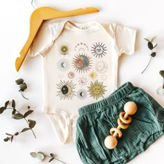 A boho sun and moon mystical bodysuit for your little one!  Sure to be a unique new favorite! * Q U I C K * F A C T S * ✺ 100% ringspun cotton ✺ Light fabric ✺ plastic snaps closure  ✺ Inside out and wash and dry normally (on cool for best results). Do not iron decoration. ✺ printed using DTG Direct to Garment printing.  ✺ Colors may vary due to computer monitors and printing inks. ✺ While we offer several shirt colors some may have a better contrast with the design. Keep that in mind when choosing your color.  * S I Z I N G * ✺ Sizing is unisex  ✺ Size guide and fit: Please see size charts in photos for guidance on sizing to ensure the best fit.  ✺ The best way to find your size is to measure a shirt you own that fits you well and compare that to the size on the chart. * S H I P P I N G * Hippie Baby Nursery, Boho Baby Girl Clothes, Hippie Baby Clothes, Boho Sun And Moon, Dark Hippie, Hippie Cottagecore, Boho Baby Clothes, Baby Bug, Hippie Baby