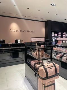 Victoria Secret Store Design, Victoria Secret Store Interior Design, Victorias Secret Shopping Bag Aesthetic, Victoria’s Secret Store Interior, Victoria's Secrets, Perfume Store