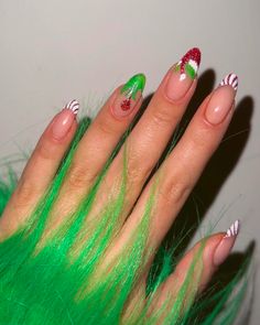 35+ Perfect Red and Green Christmas Nail Ideas - Prada & Pearls Christmas Nails 2022, Grinch Nails, Nail Art Noel, Christmas Manicure, Nails 2022, Seasonal Nails