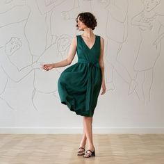 📏 FIT Macie dress is true to size and offers a relaxed fit. Take your usual size for the desired look shown in the pictures,  or choose a smaller size for a more fitted silhouette. The garment naturally softens and relaxes throughout the day. Perfect for maternity as well as apple, rectangular, or pear-shaped figures. 👉Model wears Dark Green color. Model is 180cm/5'9" tall and wears a size S. Bust 83cm / 32.7"; Waist 62/ 24.4"; Hips: 100cm / 39.4". ❤️ DESCRIPTION Step outside looking stunning like a blooming flower with our lovely Linen smock dress, Macie. This charming sleeveless smock summer dress features a practical wrap design, creating a figure-flattering look. Our cute sustainable dress has two side pockets and an elegant V-neckline, ensuring your experience is not only comfortabl Casual Green Sleeveless V-neck Dress, Flowy Sleeveless V-neck Summer Dress, Green Sleeveless V-neck Dress, Sleeveless V-neck Dress For Daywear, Chic Green Sleeveless V-neck Dress, Green Sleeveless Knee-length Sundress, Green Knee-length Sleeveless Sundress, Green Sleeveless V-neck Dress For Summer, Green Sleeveless Casual V-neck Dress