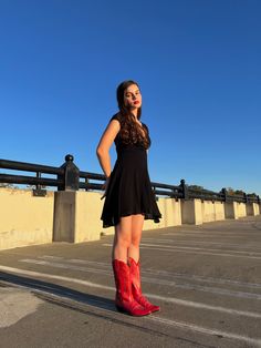 Aesthetic Red Lipstick, Parking Garage Photoshoot, Style Cowboy Boots, Garage Photoshoot