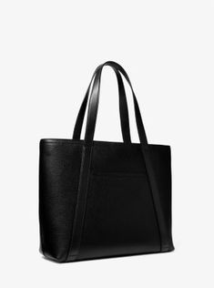 Our leather Cooper tote bag is a carryall you can count on. It’s spacious enough to store all your daily essentials, and even includes a dedicated pocket for your laptop. A top zip fastening makes it extra secure, while the handles are long enough to slip over your shoulder.