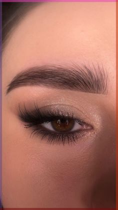 Prom Makeup Winged Eyeliner, Hoco Makeup With Black Dress, Glitter Makeup Concert, Simple Black Eye Makeup Looks, Hoco Make Up Ideas, Homecoming Makeup Black Dress, Black Tie Formal Makeup, Prom Makeup Alternative, Siren Smokey Eye