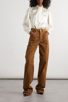 Find SAINT LAURENT Cotton-corduroy High-rise Wide-leg Pants on Editorialist. SAINT LAURENT's pants have elongated wide legs that pool at the floor, creating a slouchy look when styled with pointed pumps or boots. They're cut from soft cotton-corduroy in neutral brown and sit comfortably high on the waist. Vintage Chic Outfits, Khaki Corduroy Pants, Corduroy Pants Outfit, Corduroy Pants Women, Pointed Pumps, Cords Pants, Pantalon Large, Knitwear Tops, Wide Legs