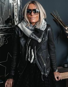 Grunge Mama, Vest Style Women, Stylish Outfits For Women Over 50, Tomboy Outfits, Womens Fashion Inspiration, Casual Work Outfits, Black Leather Jacket, Stylish Fashion, Winter Fashion Outfits