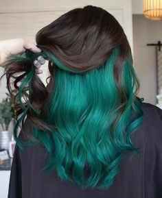 Hidden Hair Color, Peekaboo Hair Colors, Green Hair Dye, Girly Hair, Split Dyed Hair, Hair Color Underneath, Peekaboo Hair, Teal Hair