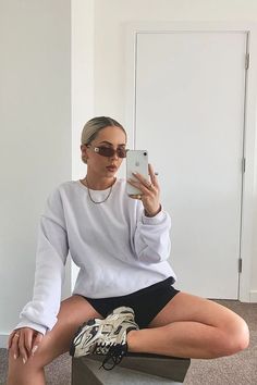 Minimalist Pics, Sweatshirts Collection, Dye Styles, Photoshoot Tips, Everyday Fits, Beachy Outfits