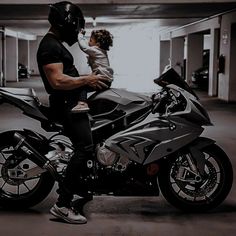 Moto
Boy
Homem
Menino
Badboy
Baby
Black
Preto Dad Aesthetic, Biker Couple, Motocross Love, Image Moto, Motorcycle Aesthetic, Biker Aesthetic, Biker Boys, Pretty Bike