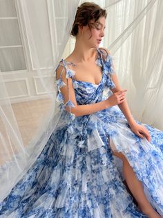 Blue Organza Ball Gown For Gala, Floral Print Ball Gown For Wedding, Floral Print Tulle Dress With Sweetheart Neckline, Floral Print Ball Gown With Fitted Bodice, Floral Print Fitted Ball Gown, Floral Print Gown With Fitted Bodice For Gala, Elegant Floral Print Organza Gown, Blue Floral Print Evening Dress For Wedding, Floral Print Ball Gown Evening Dress