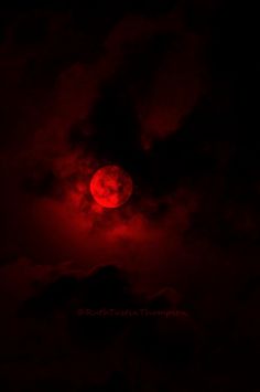 Dark Red And Black Wallpaper, Red Clouds Wallpaper, Aesthetic Backgrounds Orange, Red Moon Wallpaper, Vampire Castle, Dark Red Wallpaper, Pretty Wallpapers Tumblr, Aesthetic Space, Blood Art