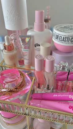 Preppy Inspiration, Makeup Bag Essentials, Sephora Skin Care, Pretty Pink Princess, Pretty Skin Care, Pretty Skin, Makeup Items, Body Skin Care Routine