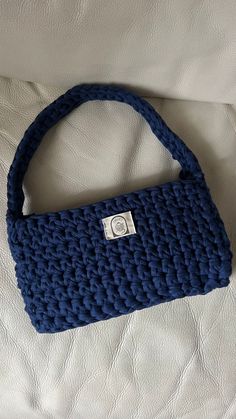 Handmade bag with a particular stitch. Write to me if you want to personalize it! Text me to personalize it! Handmade Bag, Bag Crochet, Write To Me, Text Me, Handmade Bags, Crochet Bag, Purses And Handbags, Shoulder Bags, Accessory Gift