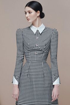 Women's Gianni A-line Shirt Collar Jacquard Midi Dress XS/S/M/L Caro MEAN BLVD Houndstooth Dress Outfit, Folded Sleeves, Corporate Women, Mean Blvd, Jacquard Shirt, Houndstooth Dress, Mass Production, Style Mistakes, Elegant Outfit