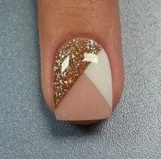 This is kind of fantastic. Triangle Nail Art, Triangle Nails, Easy Nails, Gel Nail Designs, Nailed It, Cute Nail Designs, Fancy Nails