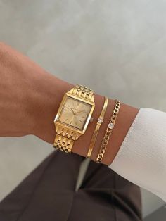 Gold Watch Accessories, Simplistic Gold Jewelry, Hold Jewelry Aesthetic, Gold Watch Stack, Gold Jewelry Inspiration, Vintage Gold Jewelry Aesthetic, Gold Watch Design, Quality Time Aesthetic, Gold Accessories Aesthetic