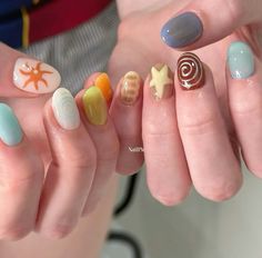 Retro Nail Art Vintage, Twee Nails, Short Nail Looks, Mismatched Nail Art, Short Nails Gel, Mismatched Nails, Punk Nails