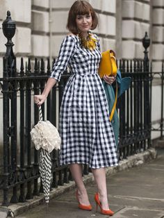 Street Style at Spring 2014 London Fashion Week - LFW Street Style Pictures - Marie Claire #LFW Vintage Spring Outfits, London Street Style Spring, Gingham Fashion, Fashion Week Spring 2014, Checkered Dress, London Street Style, Spring Street Style, Look Vintage