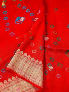 Get ready to wear this stunning Banarasi silk saree. Woven with passion and excellence, this Handloom Banarasi silk saree won't fail to catch attention. Tussar Georgette silk sarees are known for their longevity and resilience, they make you fall in love with them. Weave -Kadwa Blouse- Plain with zari border Click here to view underskirt Banarasi Silk Saree, Plain Blouse, Banarasi Saree, Banarasi Sarees, Silk Saree, Green Color, Lehenga, Green Colors, Silk Sarees