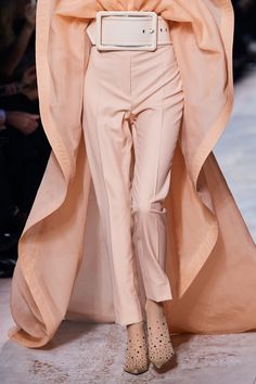 Pantone 2024, Minimalist Blouse, Minimalist Moda, Party Mode, Spring Blouses, Peach Fuzz, Party Look, Pants Design, Emilio Pucci