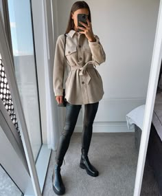 Shacket Outfit, Winter Mode Outfits, Dark Academia Outfit, Moda Paris, Fashion Weeks